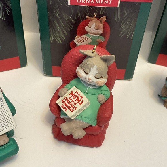 Lot of 1992 Hallmark Ornament Christmas Memories Mom Dad and Stringer - Picture 3 of 4